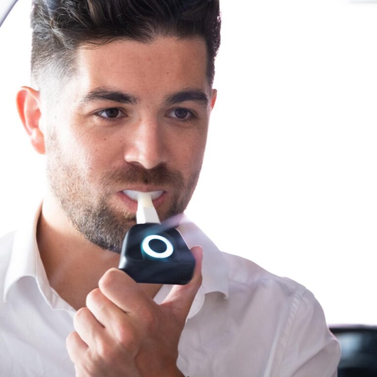 Y-Brush - Electric Toothbrush - Y-Shaped Brush - 3 Months Battery Life - NylonBlack Premium Pack - Image 2