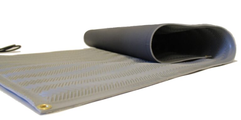 RHS Snow Melting Mat, Anti-Slip Walkway Herringbone Design, Color Gray, Outdoor Mat, Prevents ice Formation, Melts up to 2 inches of Snow per Hour, 120 Volts (30-inches x 3-feet) - Image 4