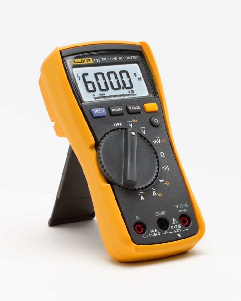 Fluke 115 Digital Multimeter, Measures AC/DC Voltage To 600 V & Current to 10 A, Measures Resistance, Continuity, Frequency & Capacitance, Includes Battery, Holster & 4mm PVC-Insulated Test Lead - Image 5