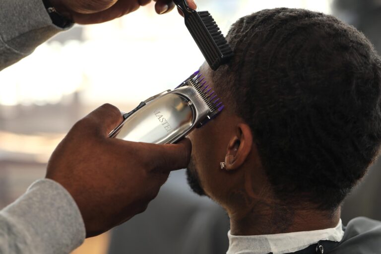 Andis 12660 Professional Master Corded/Cordless Hair Trimmer, Adjustable Carbon Steel Blade Hair Clipper for Close Cutting, Silver - Image 5