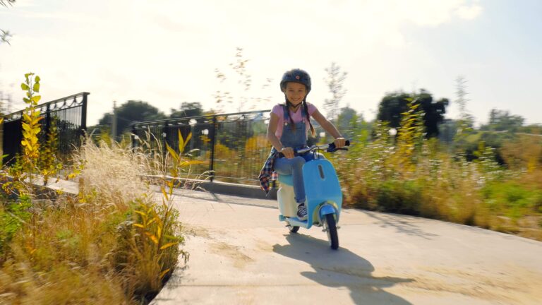 Razor Pocket Mod Petite Euro-Style Electric Scooter - Blue - Image 3