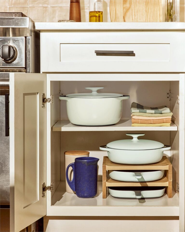 Caraway Enameled Dutch Oven - 6.5 qt Cast Iron Dutch Oven With Lid - 3 Layer Enamel Coating - No Seasoning Required - Compatible With All Stovetops - Oven Safe - No Forever Chemicals - Midnight Blue - Image 2