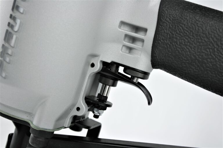 PneuTools SN2283H 21 Degree Framing Nailer with Rafter Hook - Image 5