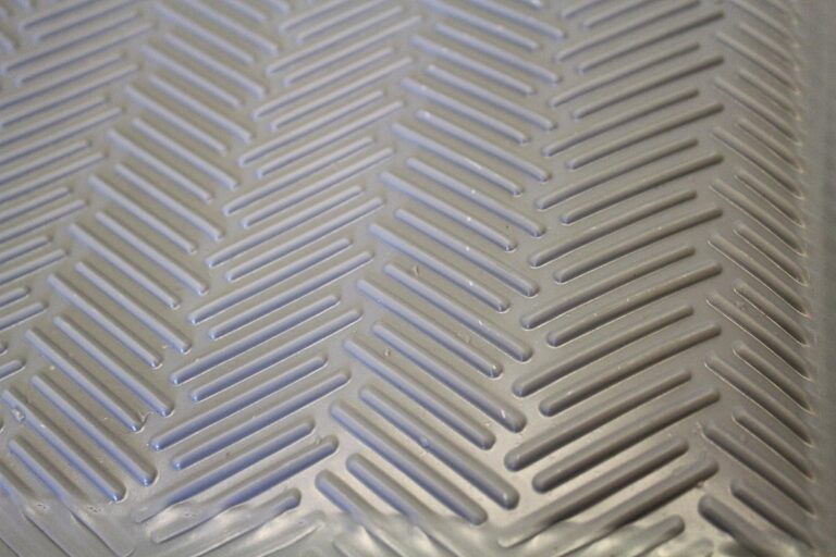 RHS Snow Melting Mat, Anti-Slip Walkway Herringbone Design, Color Gray, Outdoor Mat, Prevents ice Formation, Melts up to 2 inches of Snow per Hour, 120 Volts (30-inches x 3-feet) - Image 2